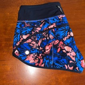 Lulu lemon shorty Hot Shorts